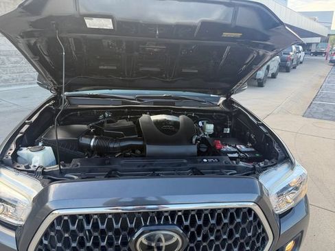 Used 2018 Toyota Tacoma TRD Sport w/ Technology Package AWD/4WD image 20
