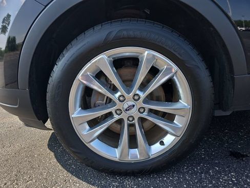 Used 2018 Ford Explorer XLT w/ Equipment Group 202A AWD/4WD image 9