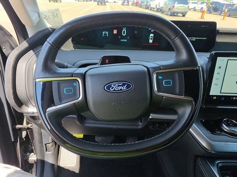 Used 2025 Ford Expedition Max Platinum AWD/4WD image 11