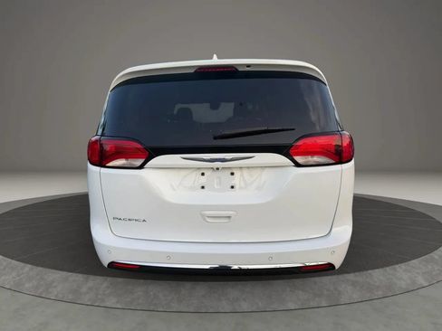 Used 2018 Chrysler Pacifica Touring-L w/ Advanced Safetytec Group FWD image 6