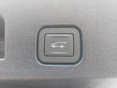 New 2025 GMC Acadia Elevation image 13