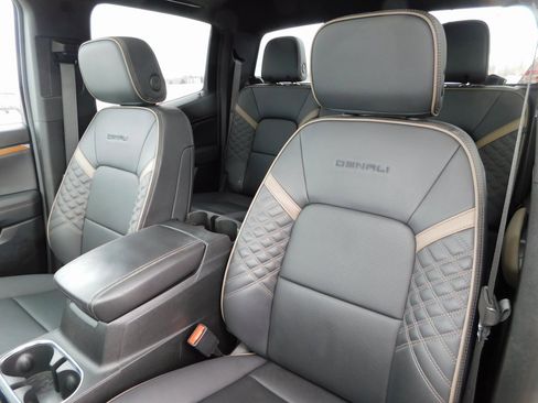 Used 2024 GMC Canyon Denali image 23