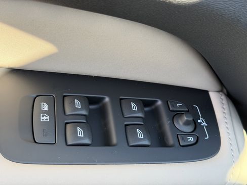 New 2026 Volvo XC60 B5 Core image 18