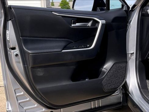 Used 2025 Toyota RAV4 XLE FWD image 22
