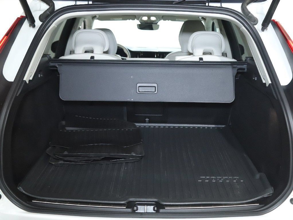 Used 2024 Volvo XC60 B5 Plus AWD/4WD image 32