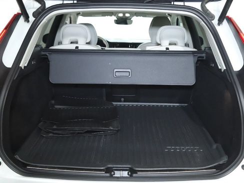 Used 2024 Volvo XC60 B5 Plus AWD/4WD image 32