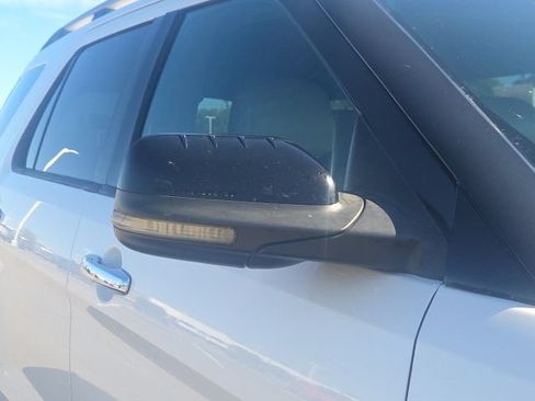 Used 2012 Ford Explorer XLT FWD image 5