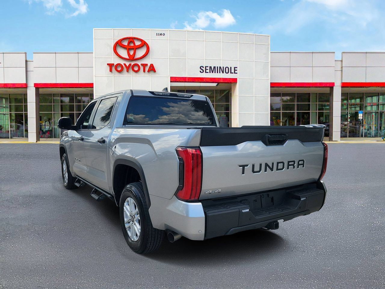 Used 2025 Toyota Tundra SR5 w/ SR5 Convenience Package AWD/4WD image 4