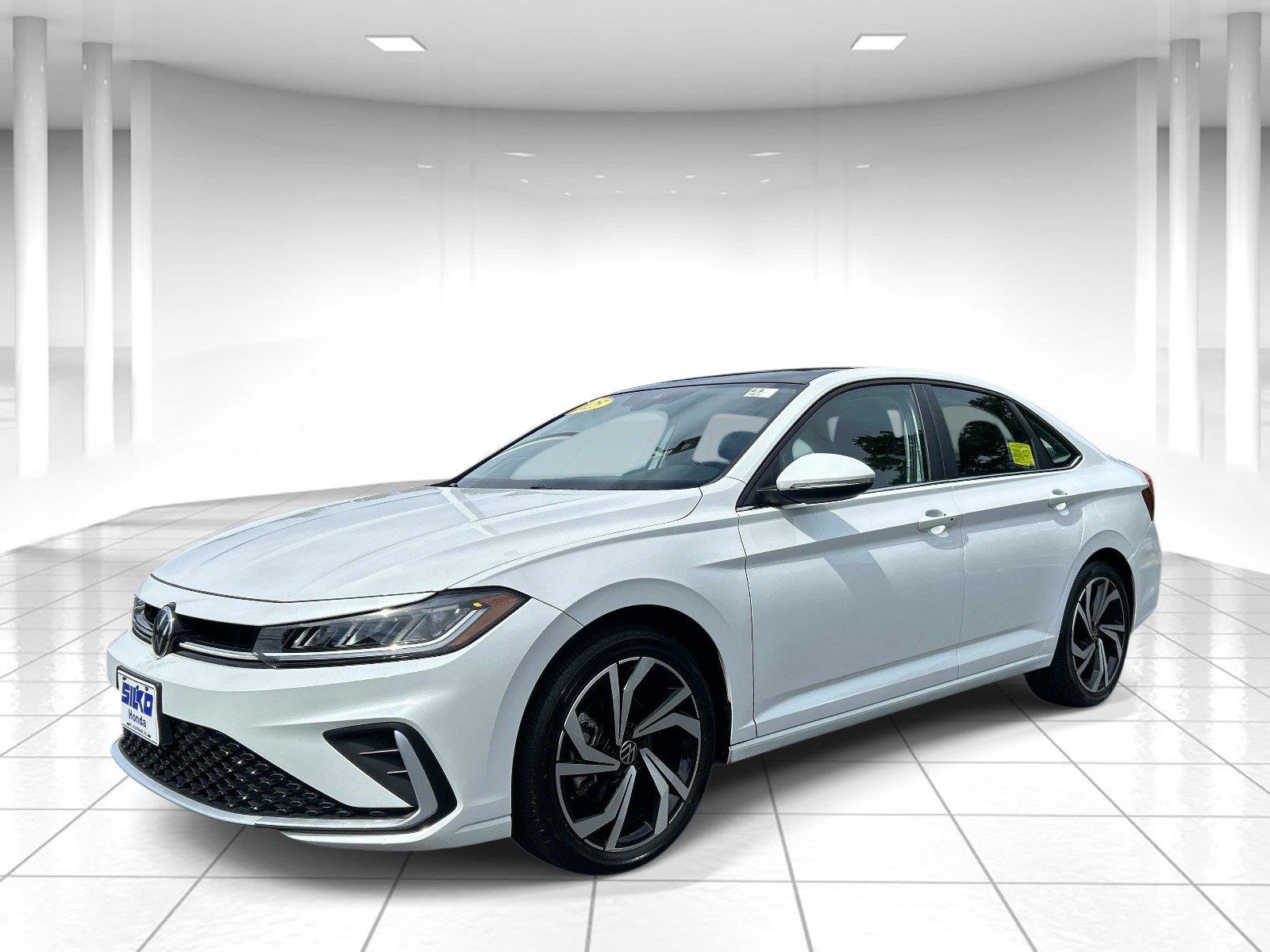 Used 2025 Volkswagen Jetta SEL FWD image 8