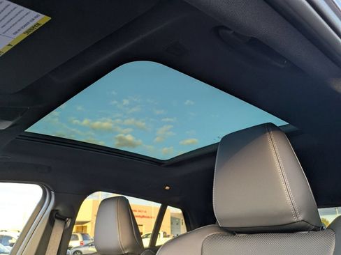 New 2026 BMW X2 xDrive28i AWD/4WD image 14