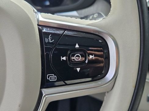 Certified 2023 Volvo XC60 B5 Plus w/ Protection Package Premier AWD/4WD image 27