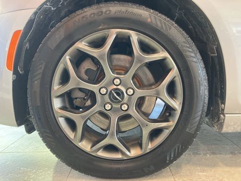 Used 2017 Chrysler 300 S image 9