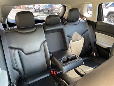 Certified 2022 Jeep Compass Limited image 9