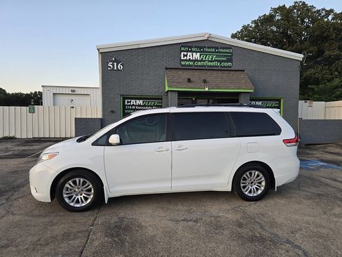 Used 2013 Toyota Sienna XLE image 7