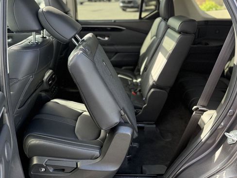 Certified 2025 Honda Pilot Touring image 33