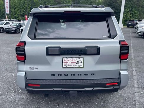 Used 2025 Toyota 4Runner SR5 AWD/4WD image 3