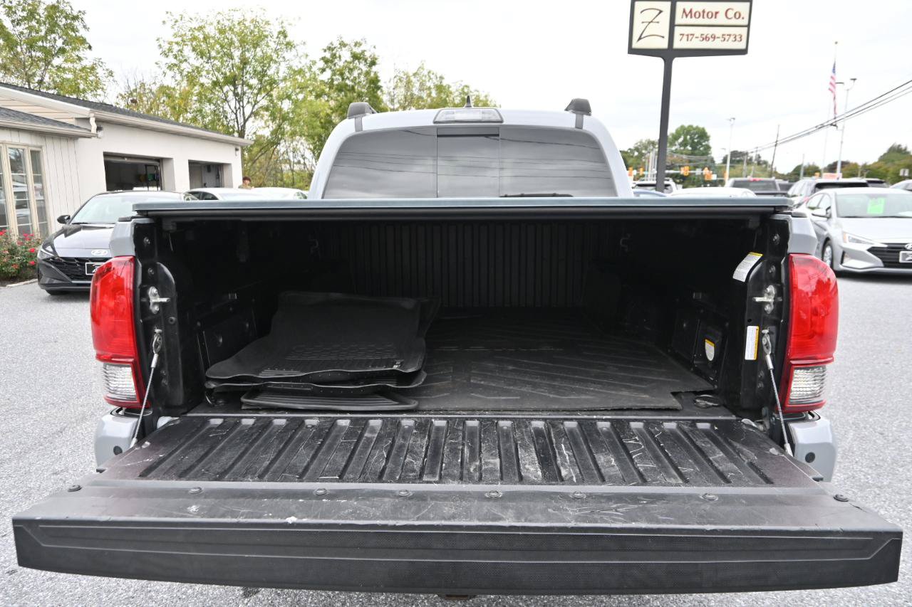 Used 2018 Toyota Tacoma TRD Sport w/ Technology Package AWD/4WD image 13