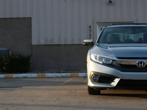 Used 2016 Honda Civic EX-L image 3
