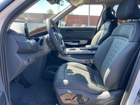 New 2026 Kia EV9 Wind image 8