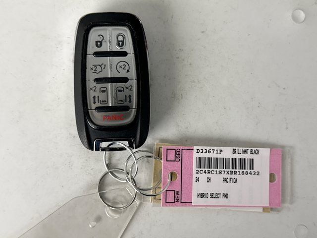 Used 2024 Chrysler Pacifica Limited FWD image 11