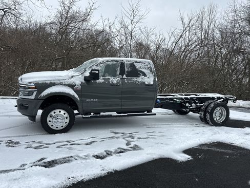 New 2026 RAM 5500 4x4 Crew Cab w/ Laramie Trim Package image 46