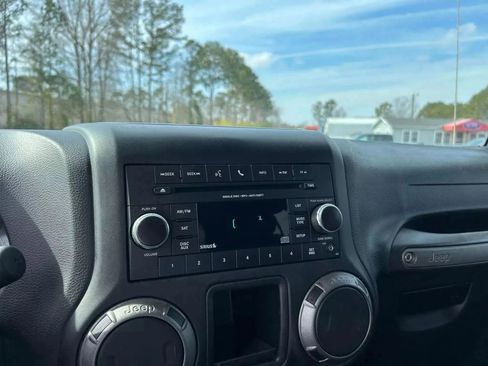 Used 2017 Jeep Wrangler Unlimited Sport w/ Connectivity Group image 18