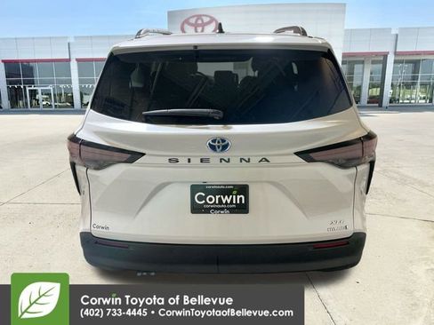 Used 2024 Toyota Sienna XLE image 7