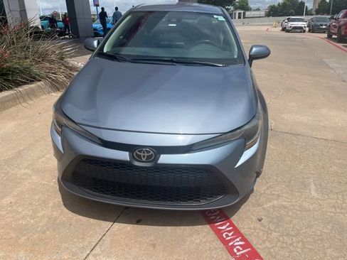 Used 2021 Toyota Corolla LE FWD image 3