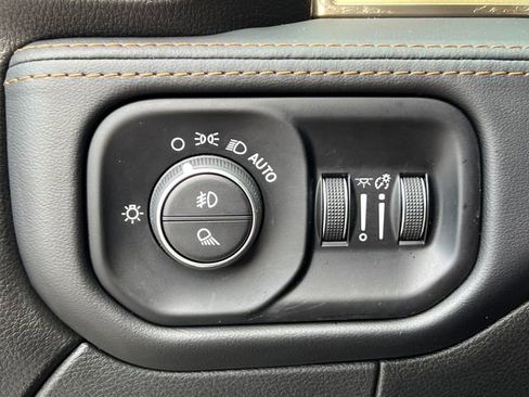 Used 2024 RAM 3500 Limited AWD/4WD image 28