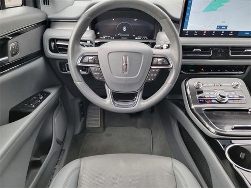 Certified 2023 Lincoln Nautilus Reserve image 31