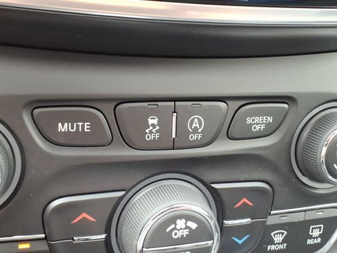 Used 2022 Jeep Cherokee Limited AWD/4WD image 18