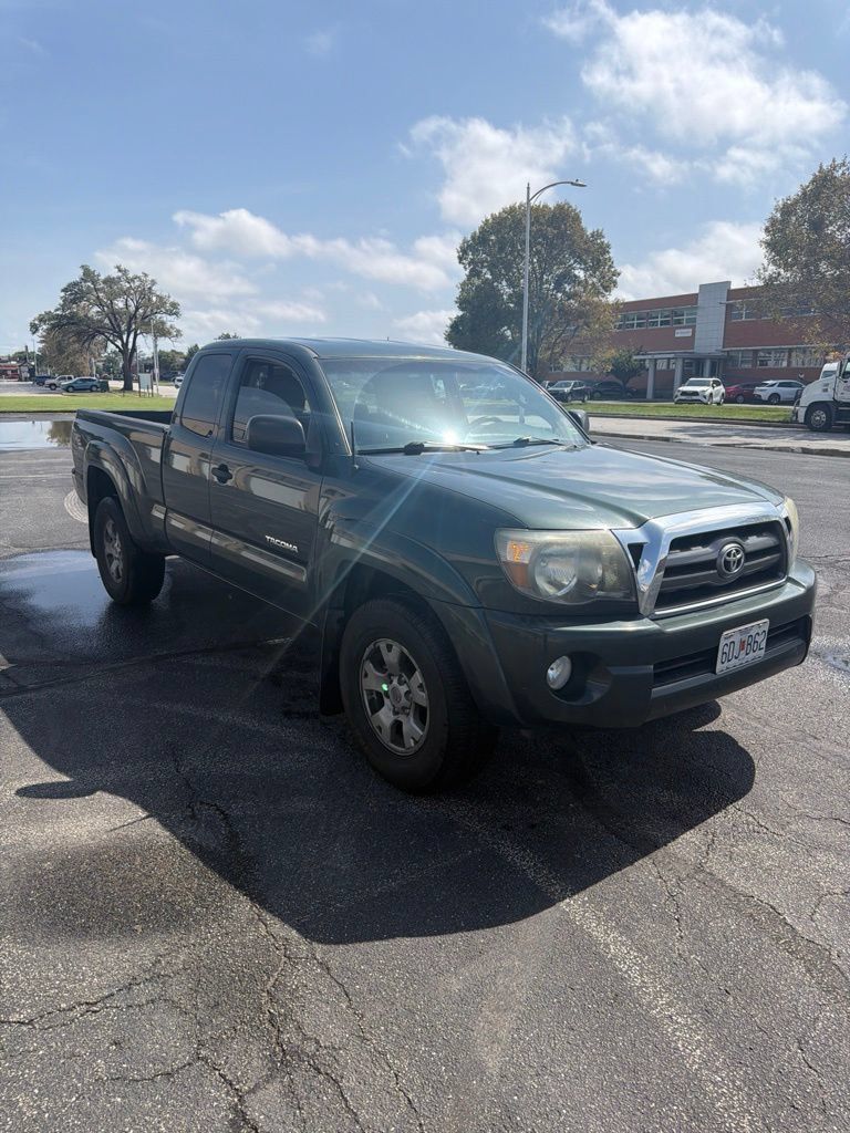 Used 2010 Toyota Tacoma 4x4 Access Cab V6 w/ TRD Off-Road Pkg image 4