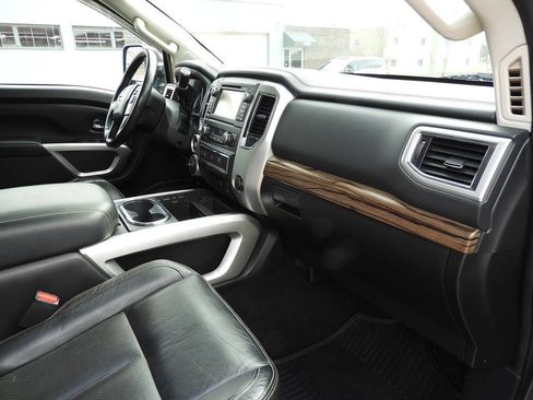 Used 2018 Nissan Titan SL w/ Chrome Package AWD/4WD image 31