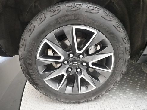 Used 2023 Chevrolet Suburban Z71 w/ Luxury Package AWD/4WD image 26