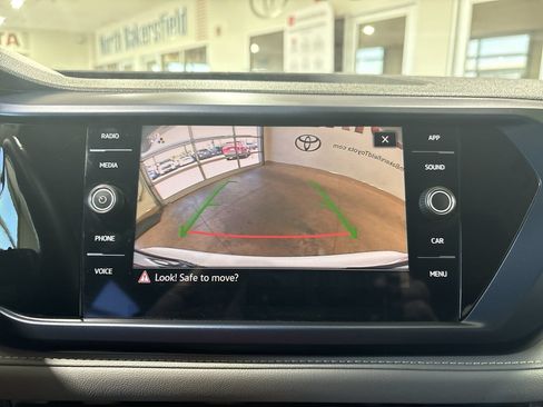Used 2024 Volkswagen Taos SE FWD image 18
