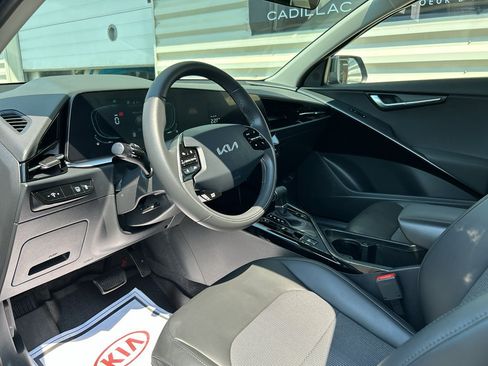 Certified 2025 Kia Niro EX FWD image 11