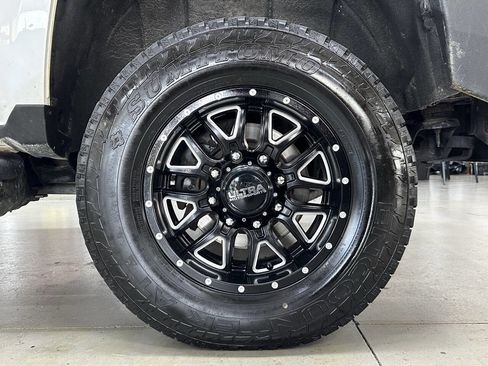 Used 2018 Chevrolet Silverado 3500 LT image 28