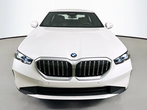 Used 2025 BMW 530i xDrive w/ Premium Package AWD/4WD image 2