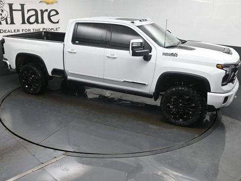 New 2026 Chevrolet Silverado 2500 High Country w/ High Country Premium Package AWD/4WD image 17