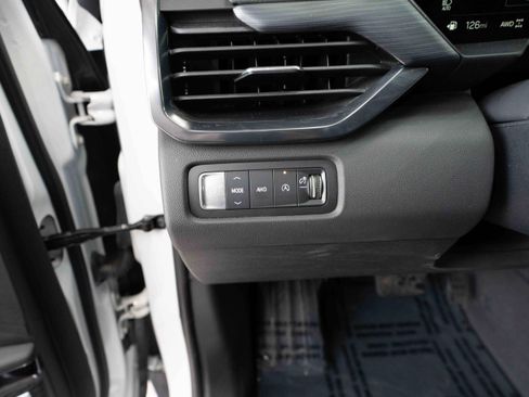 Used 2024 GMC Acadia AT4 w/ Luxury Package image 11