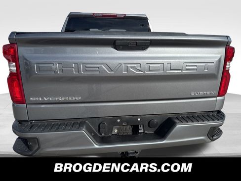 Used 2022 Chevrolet Silverado 1500 Custom image 3