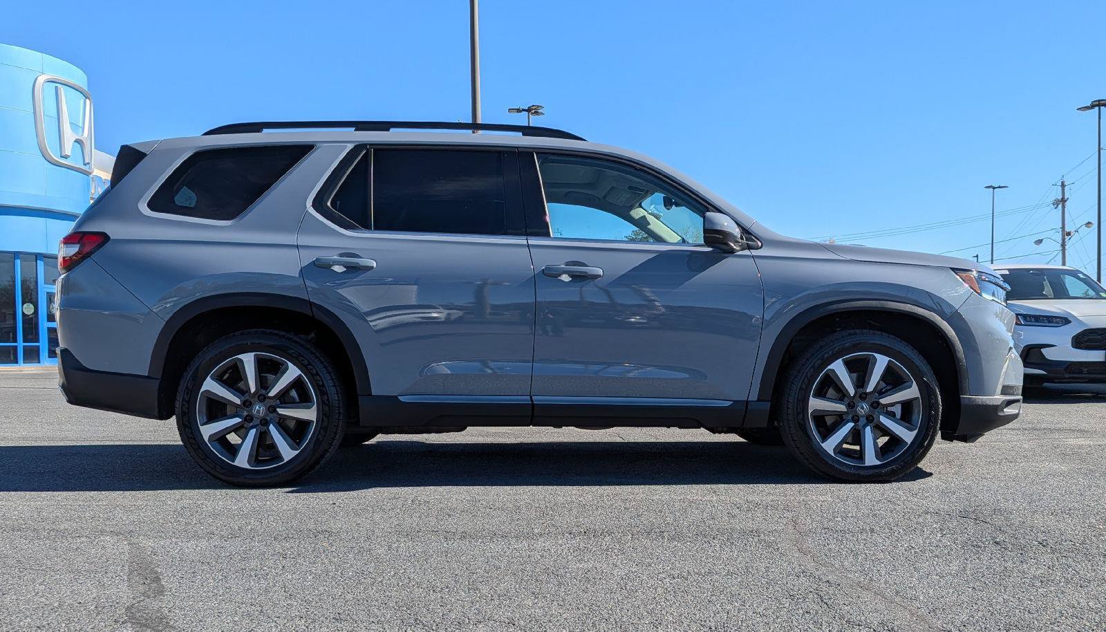 Certified 2025 Honda Pilot Touring image 5