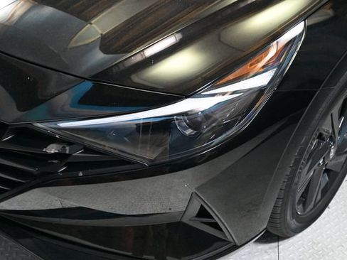 Used 2022 Hyundai Elantra SEL w/ Convenience Package FWD image 12