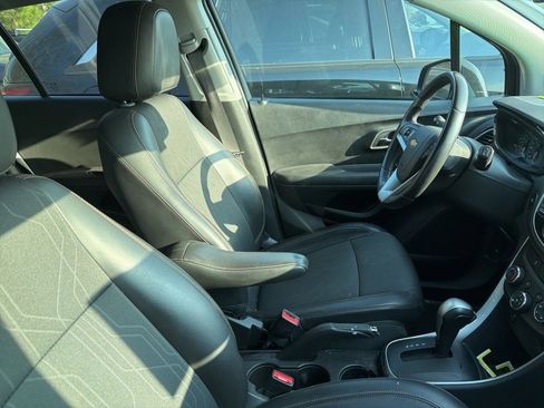 Used 2020 Chevrolet Trax LT w/ Redline Edition image 4