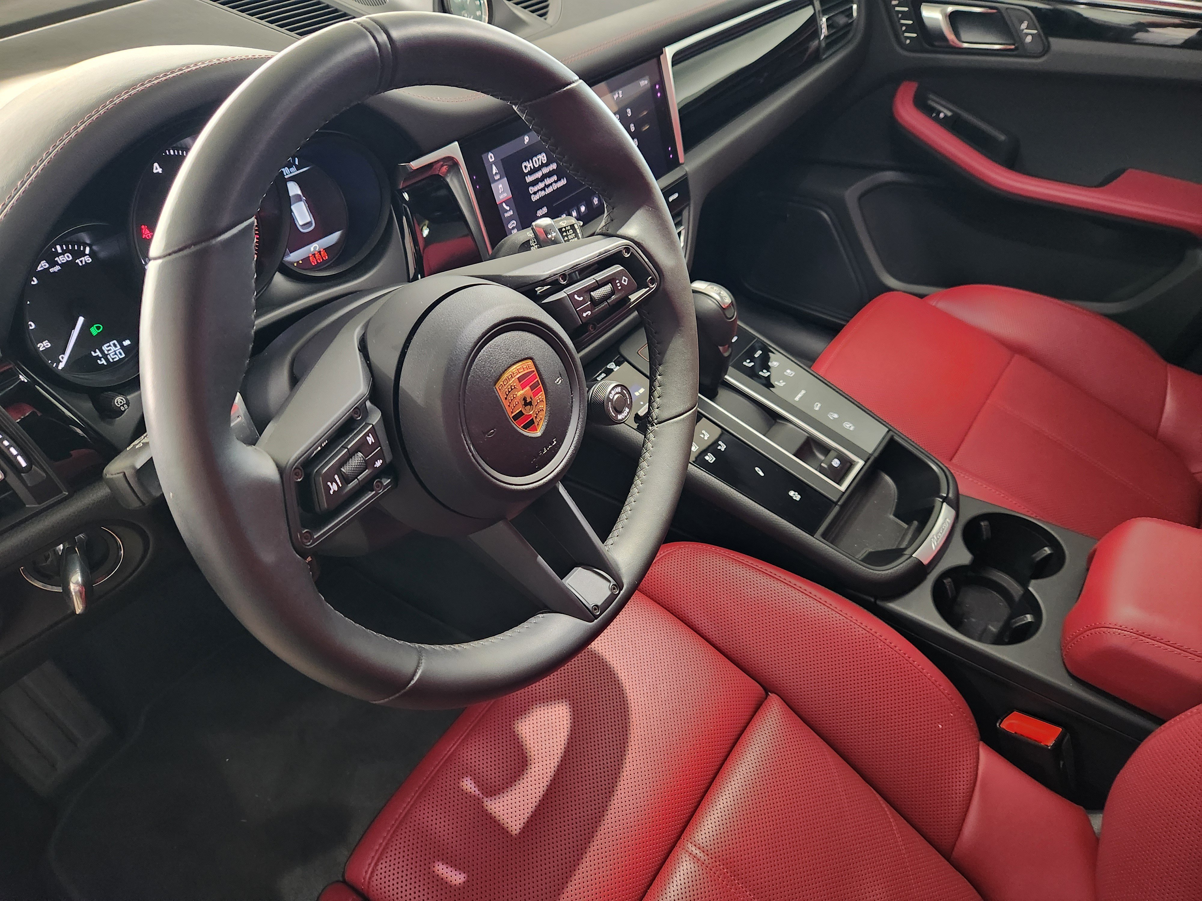 Certified 2026 Porsche Macan Turbo AWD/4WD image 4