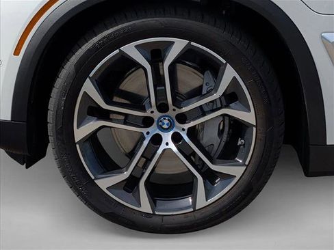 Certified 2025 BMW X5 xDrive50e w/ Premium Package image 25