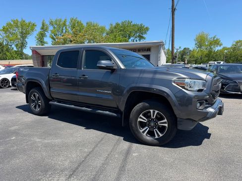 Used 2016 Toyota Tacoma TRD Sport w/ Premium & Technology Package AWD/4WD image 1