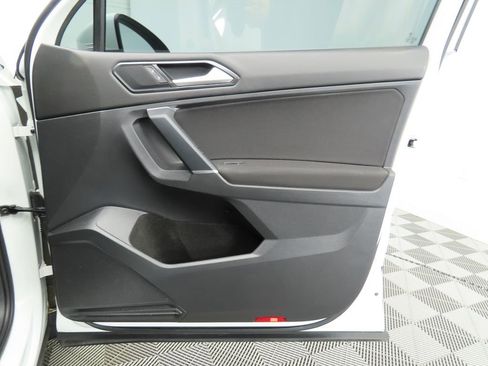 Used 2018 Volkswagen Tiguan S image 23