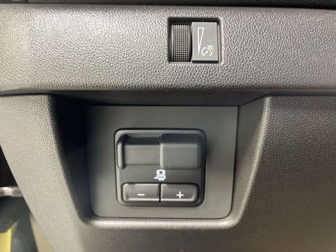 Used 2023 Chevrolet Colorado Z71 w/ Z71 Convenience Package 2 image 35