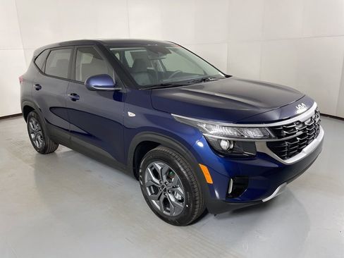 New 2026 Kia Seltos LX image 2